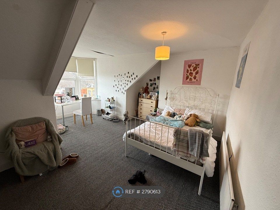 Property photo 2 of 22 Bedroom 3 Upper Floor