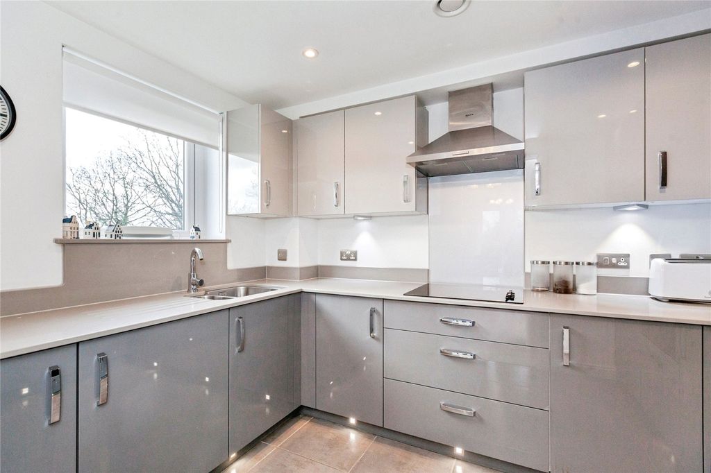 Property photo 3 of 30 Kitchen