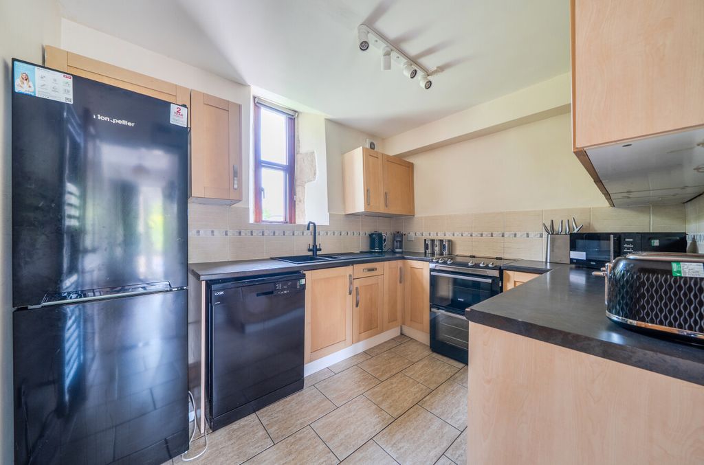 Property photo 3 of 22 Kitchen