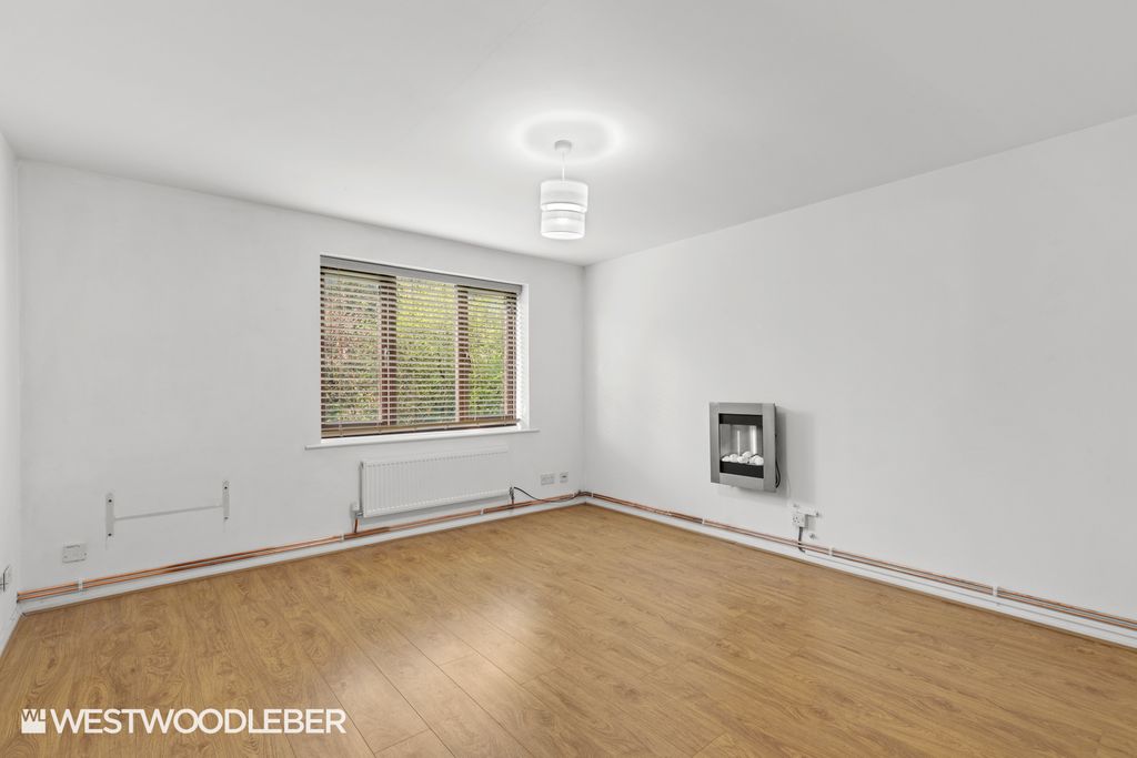 Property photo 2 of 9 Thehyde_1