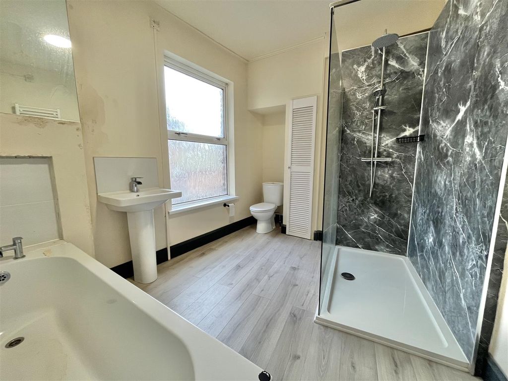 Additional image 6 of 2 bed flat for saleSmithy Fold, Glossop SK13