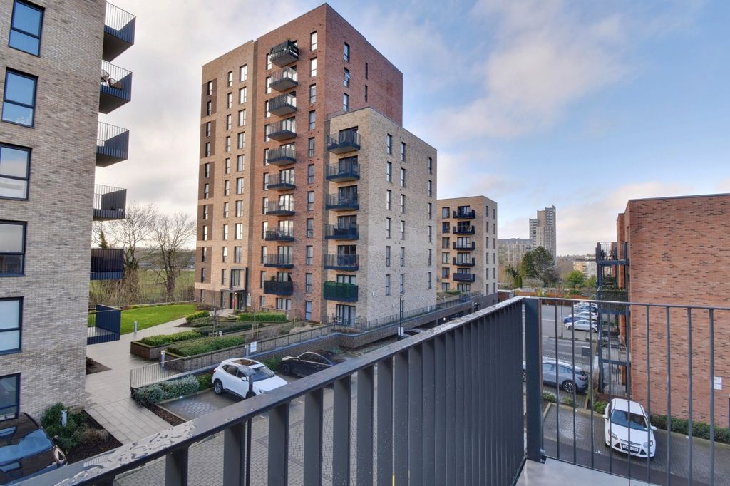 Property photo 2 of 10 Picture No. 11