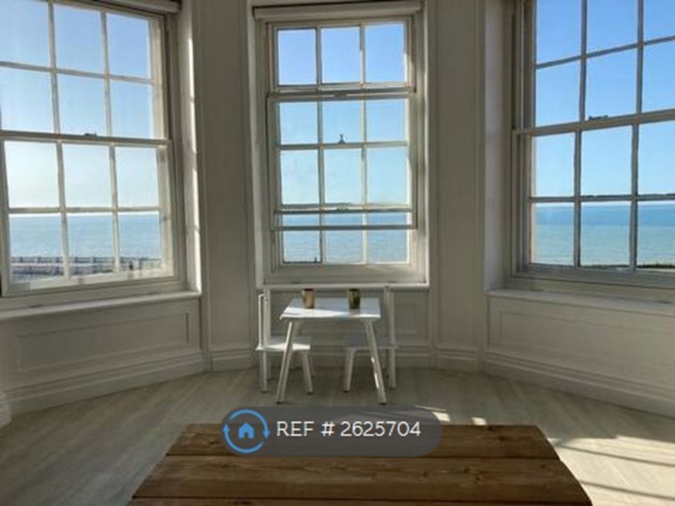 Property photo 1 of 10 Living Room Vue
