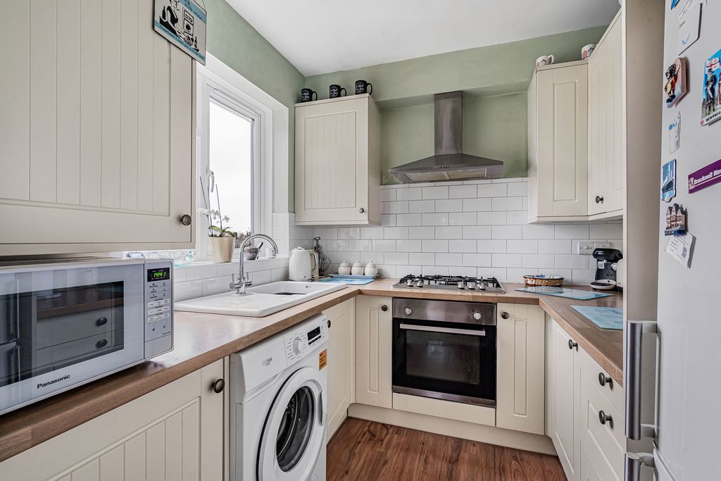 Property photo 3 of 23 Kitchen