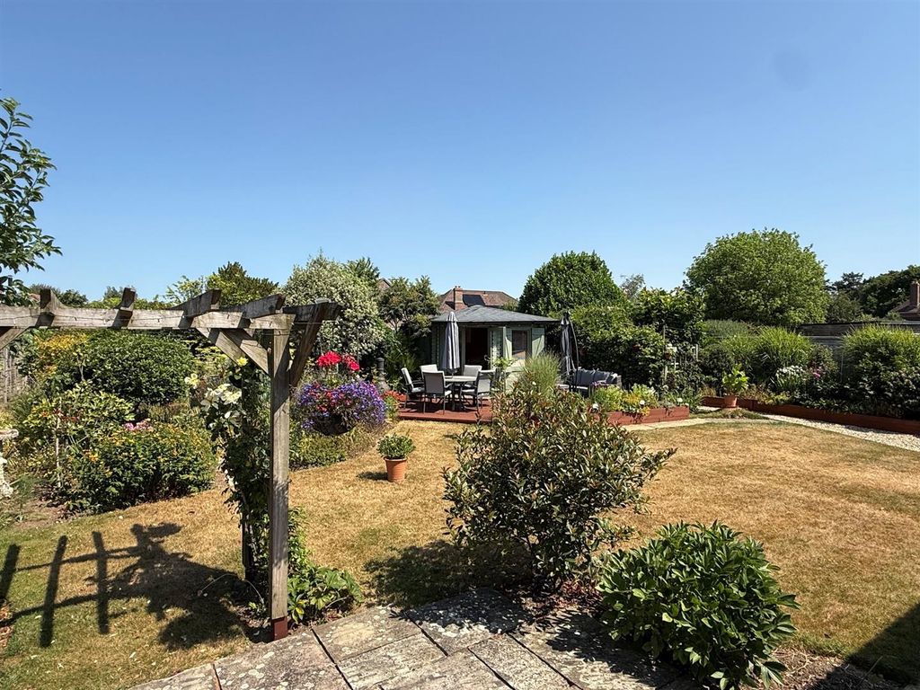 Property photo 3 of 29 Garden.Jpg