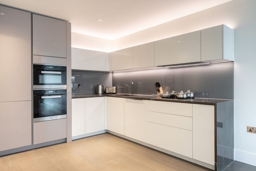 Property photo 3 of 20 Lord Kensington H...