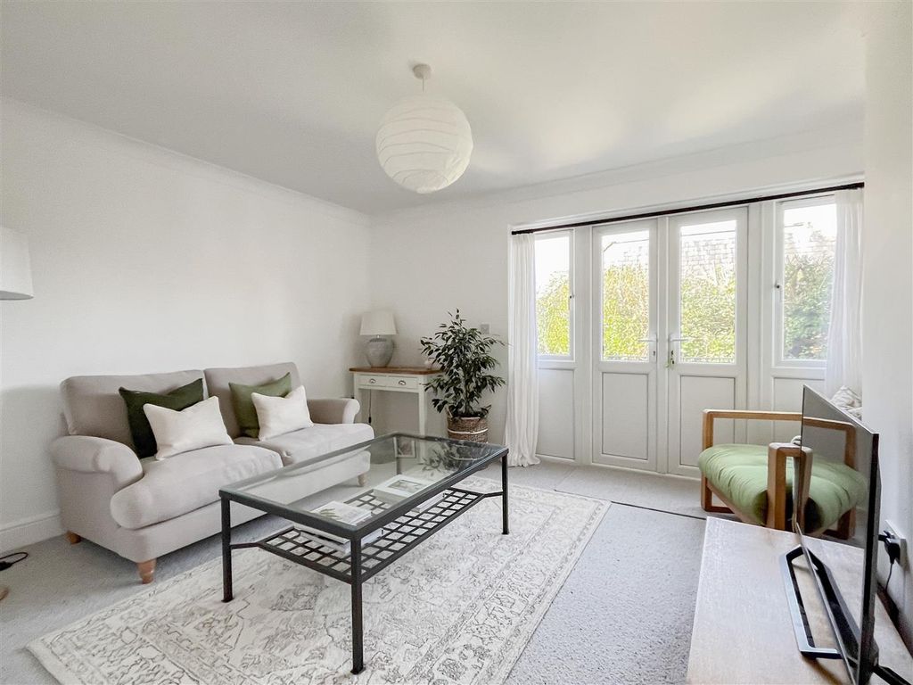 Property photo 2 of 16 Living Room