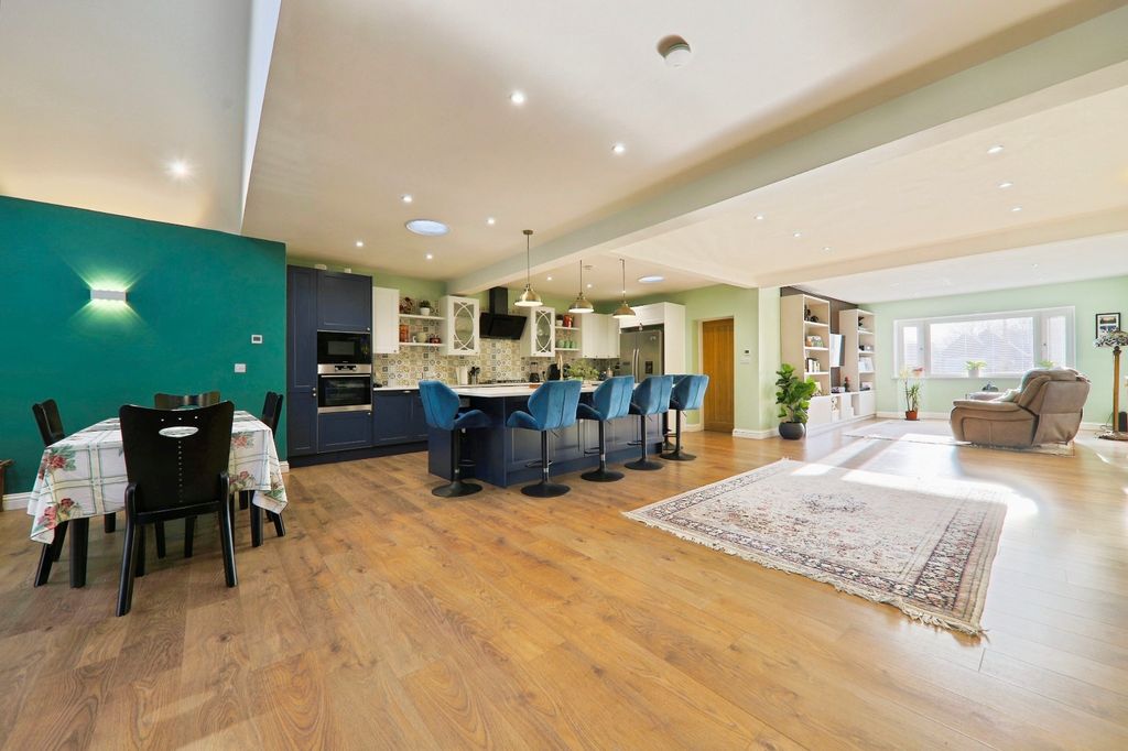 Property photo 2 of 18 4647554