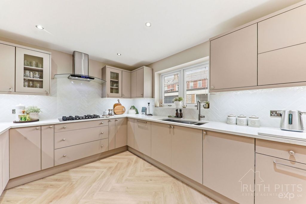 Property photo 2 of 30