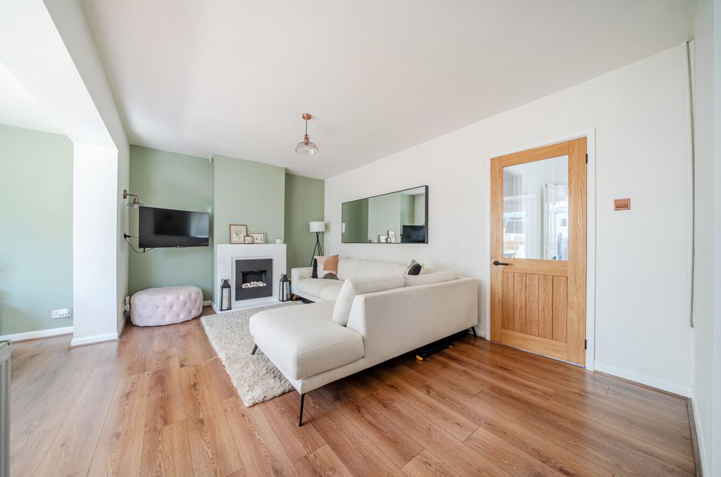 Property photo 2 of 15 1504342-21-6A7Ca1...