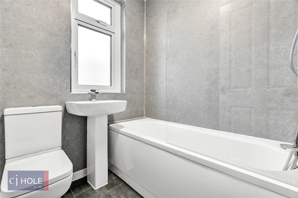 Property photo 2 of 17 Picture No. 16