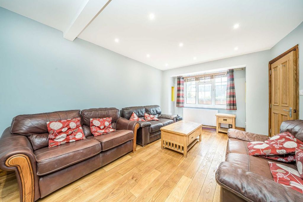 Property photo 2 of 9