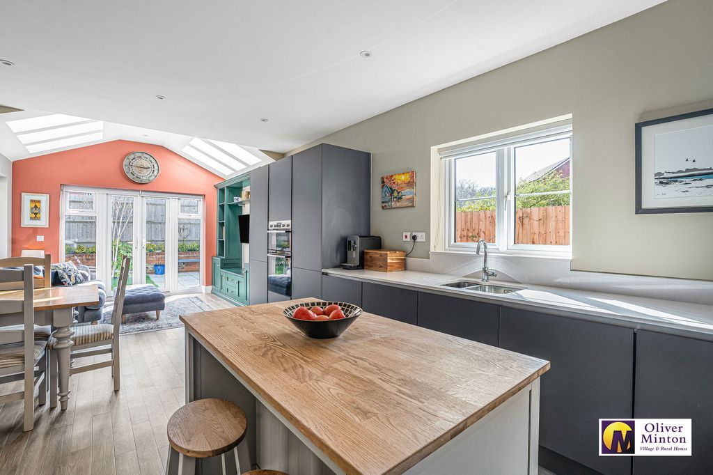 Property photo 2 of 40