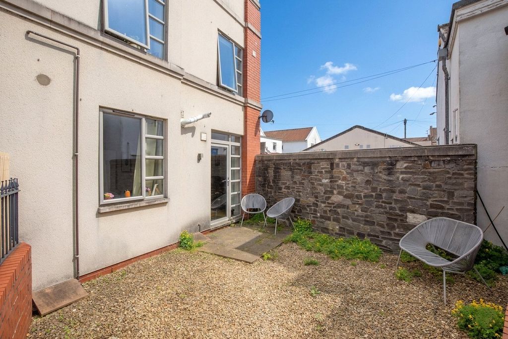 Property photo 1 of 17 Picture No. 04