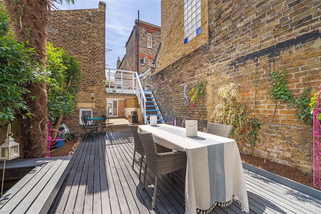 Property photo 1 of 15 St Julians Farm Road-13.Jpg