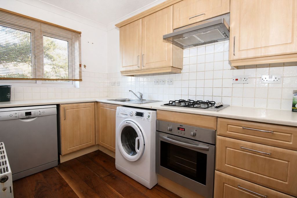 Property photo 2 of 6 Kitchen