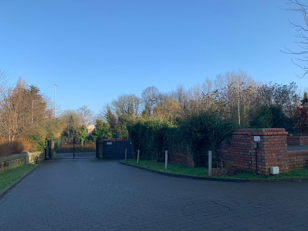 Property photo 2 of 14 Image