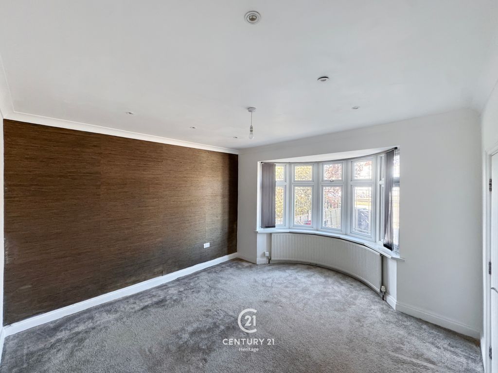 Property photo 2 of 20 E02045 (5)