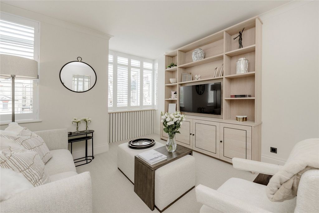 Property photo 1 of 8 Reception Room