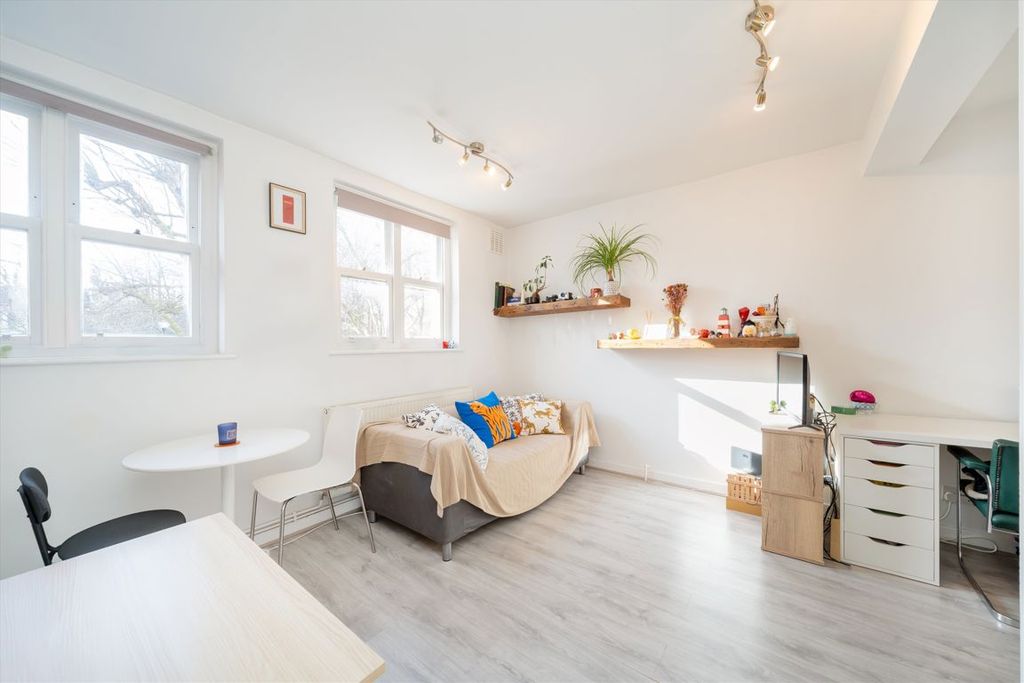 Property photo 2 of 6