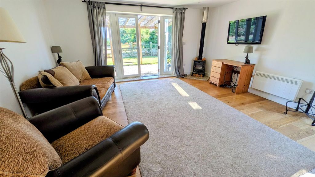 Property photo 2 of 15 Sitting Room
