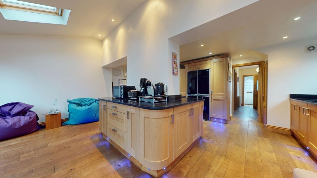 Property photo 3 of 22 4828656