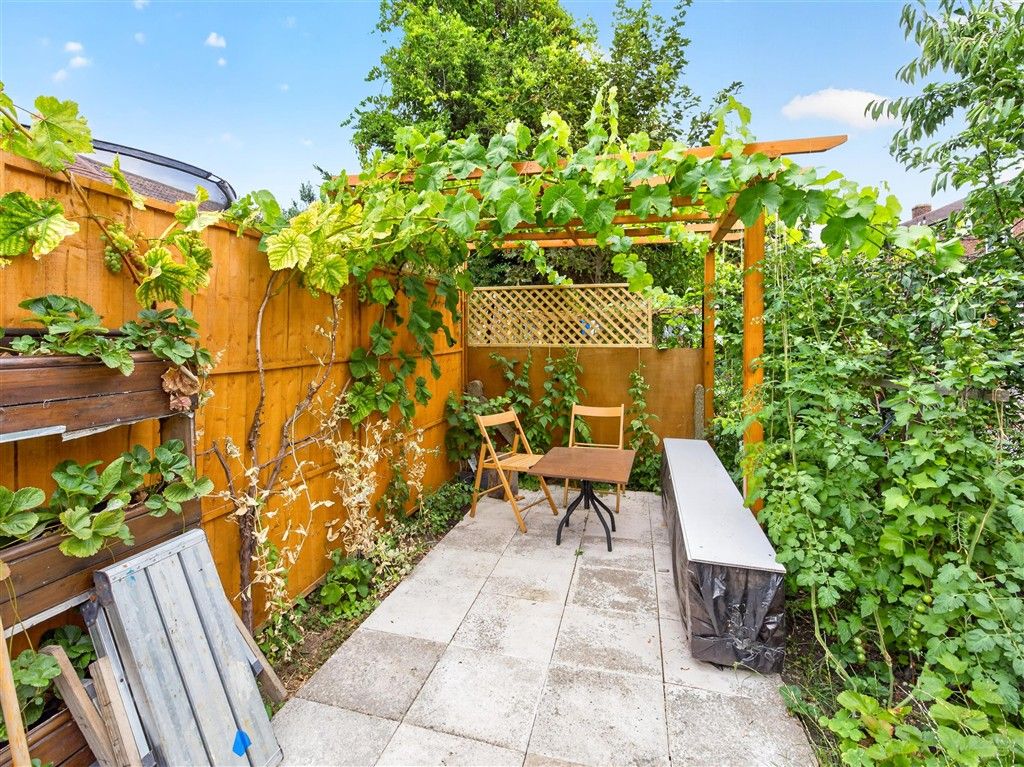 Property photo 3 of 14 Garden