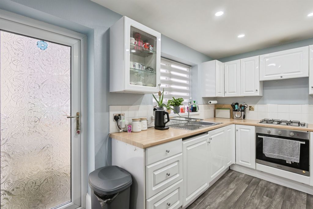 Property photo 2 of 20