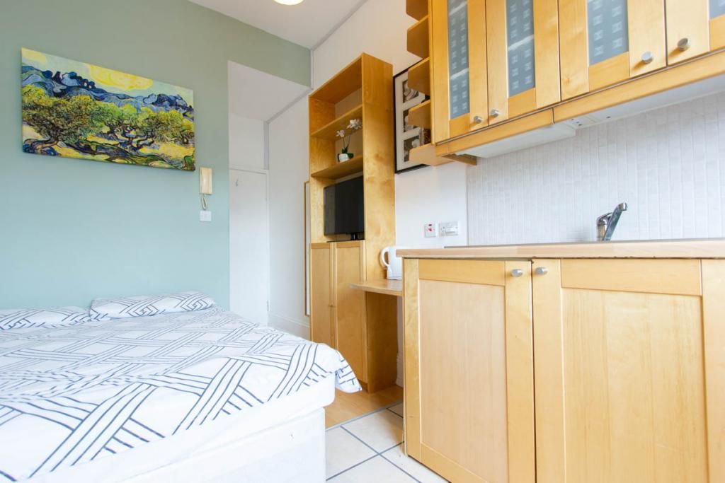Property photo 1 of 6 Studio To Rent