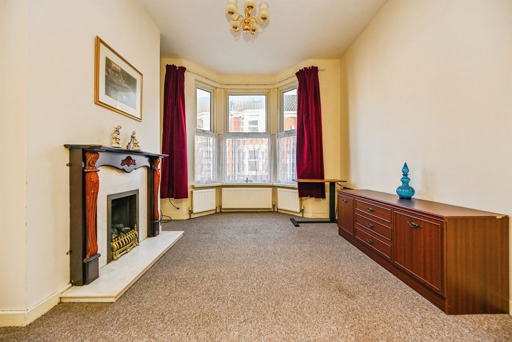 Property photo 2 of 11