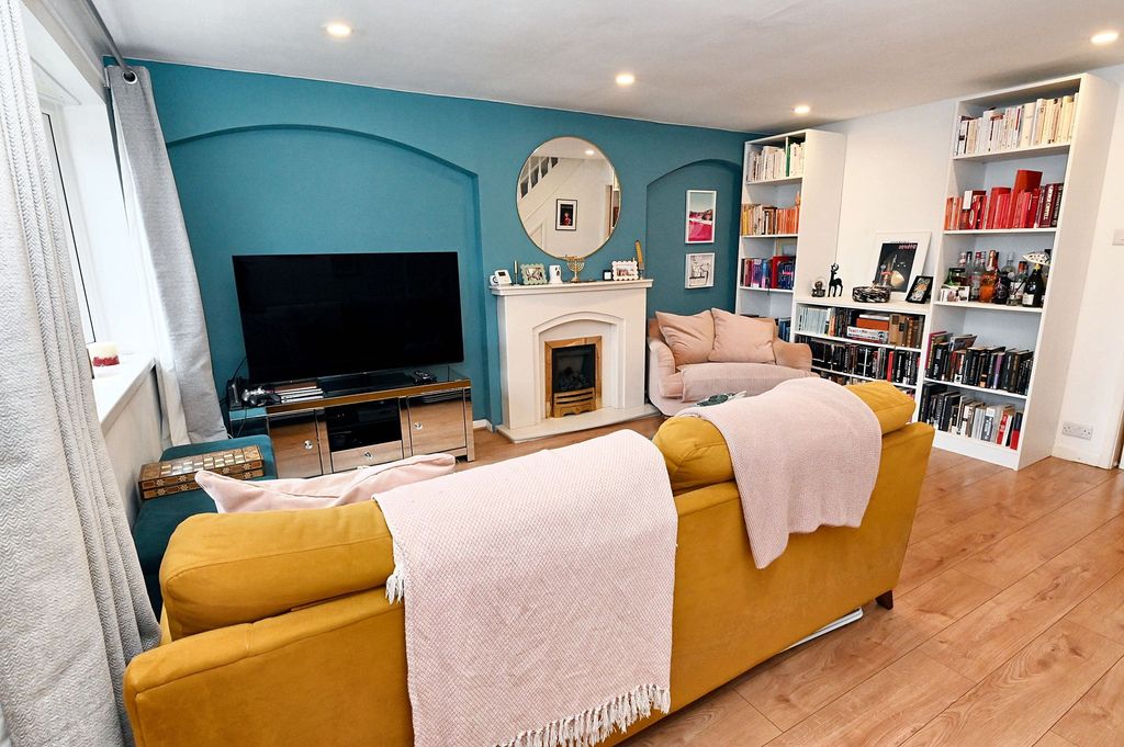 Property photo 2 of 12