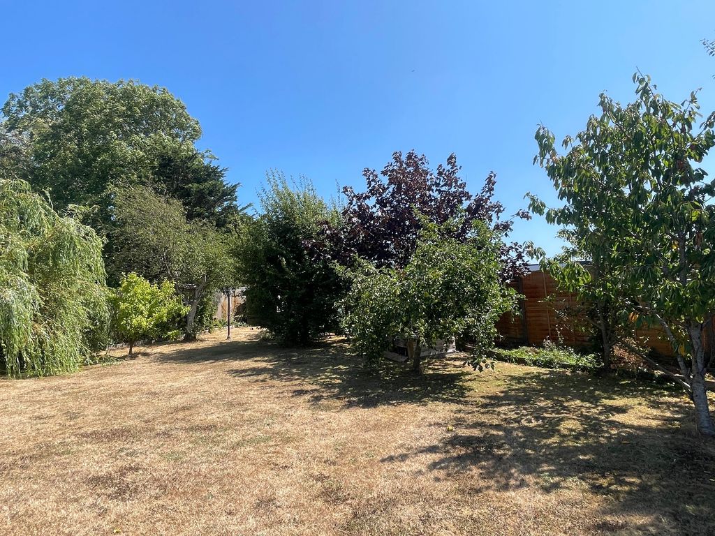 Property photo 2 of 17 Garden