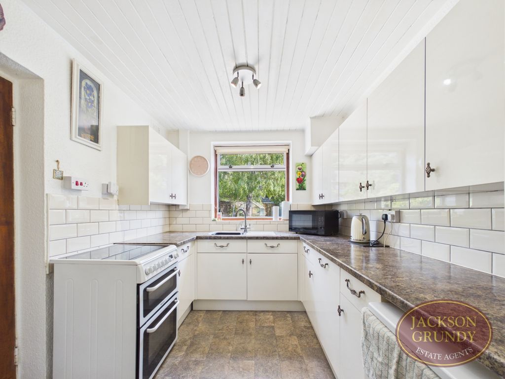 Property photo 2 of 15 Charnwood Avenue