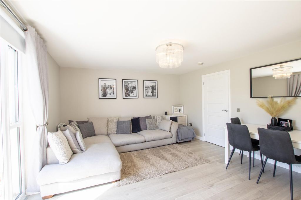 Property photo 3 of 16 Lounge-1.Jpg