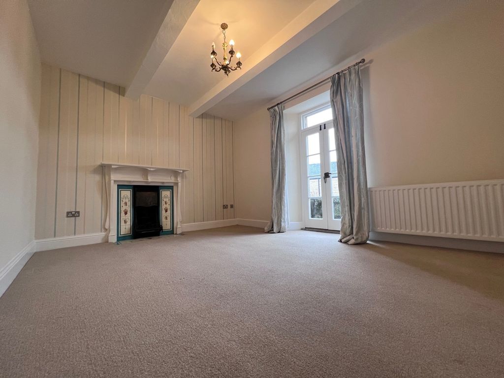 Property photo 3 of 6 D