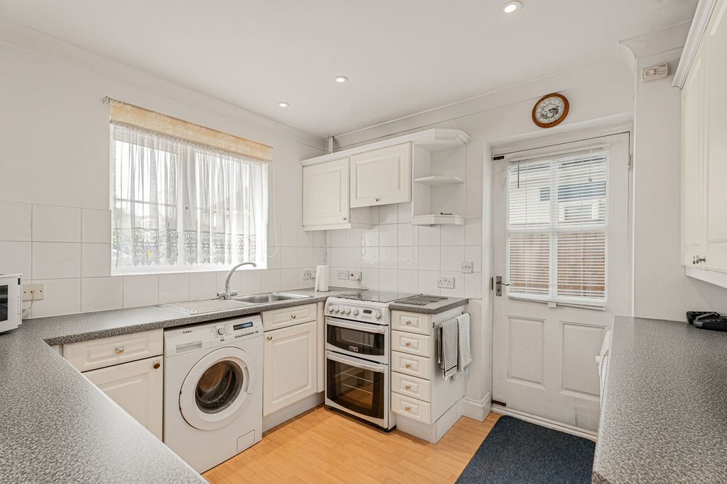 Property photo 3 of 25 Kitchen