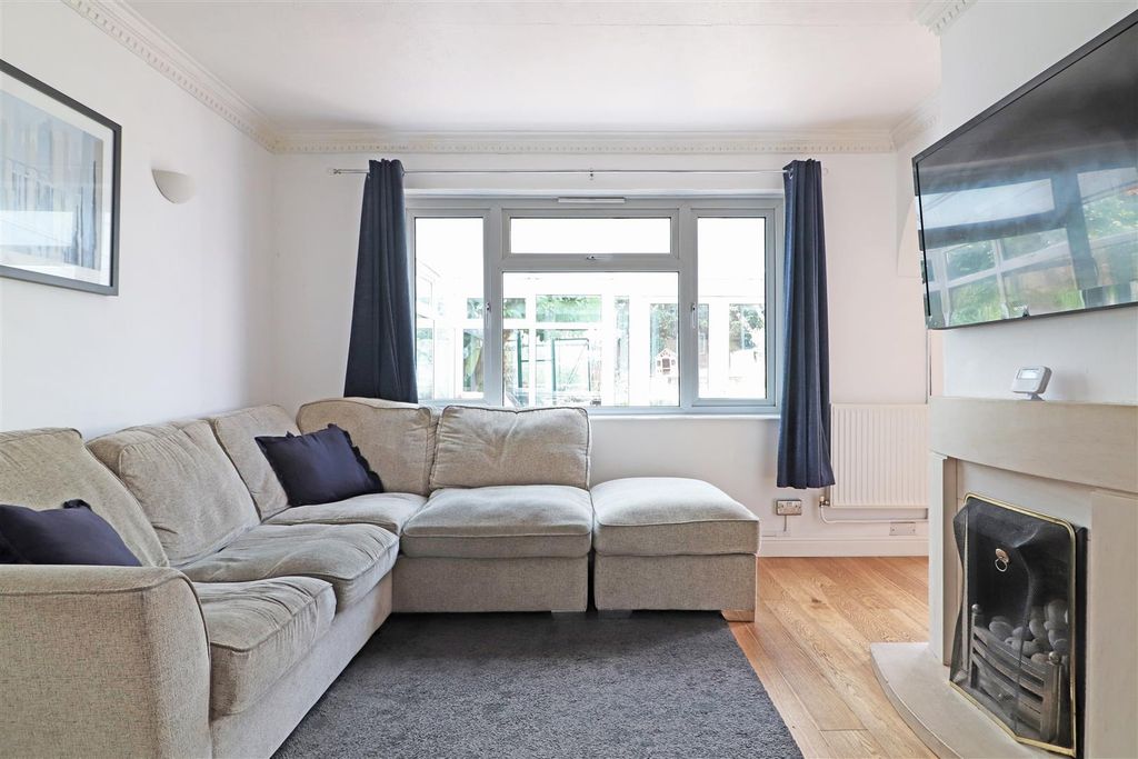 Property photo 2 of 31