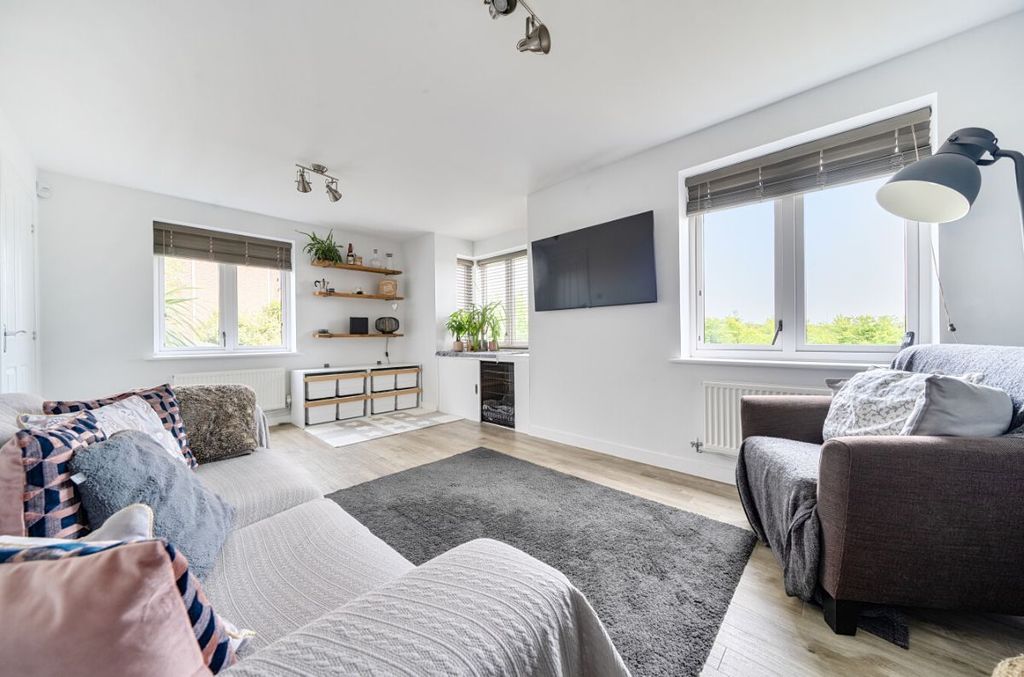 Property photo 3 of 21