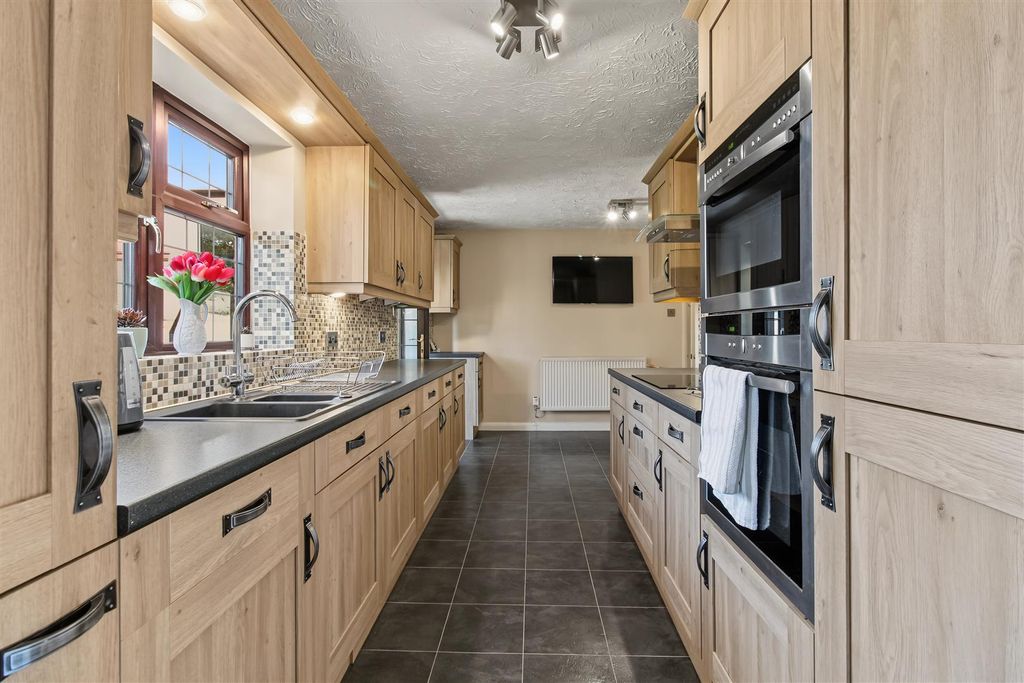 Property photo 2 of 26 Kitchen