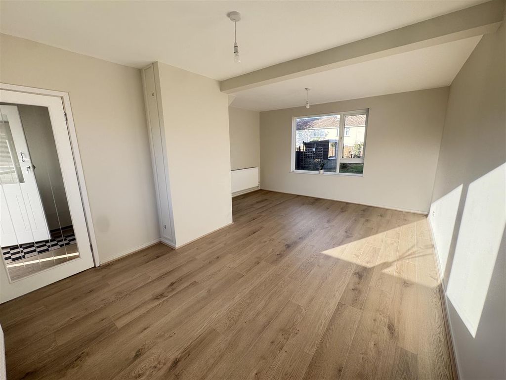 Property photo 2 of 15 Lounge