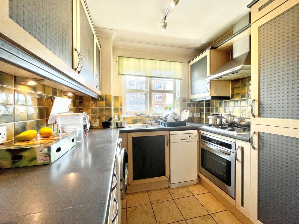 Property photo 3 of 6 Kitchen