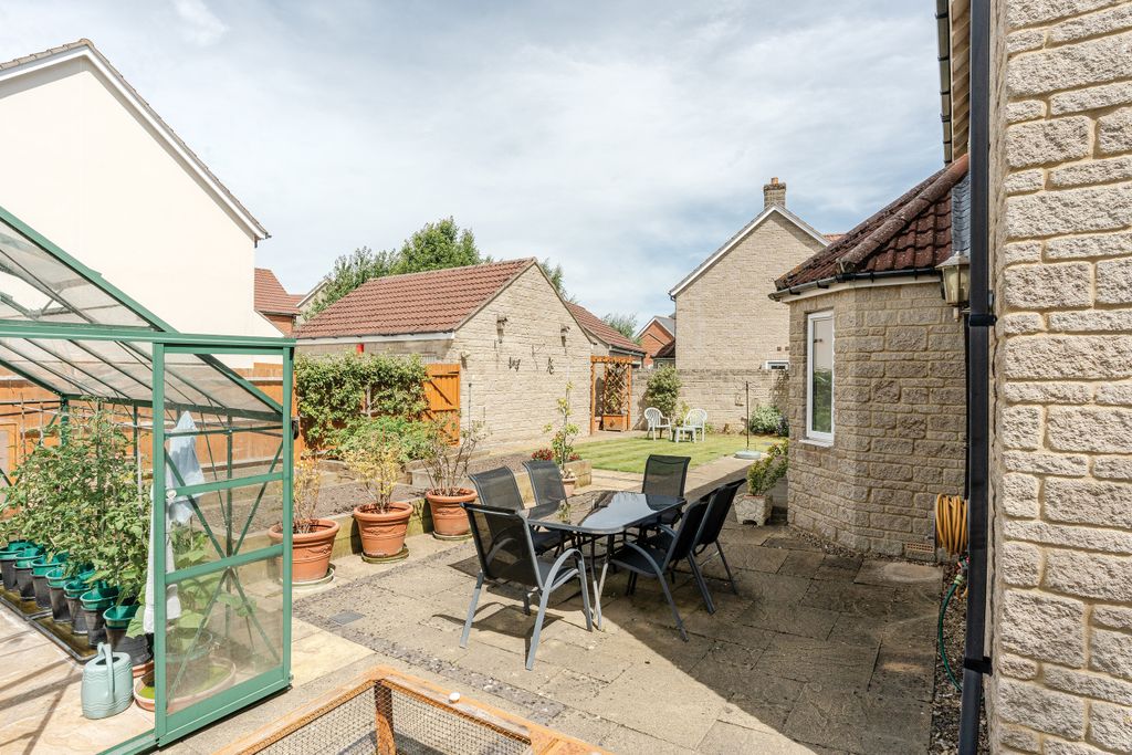 Property photo 3 of 31 Photo 34