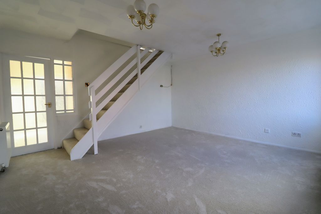 Property photo 2 of 10 Lounge