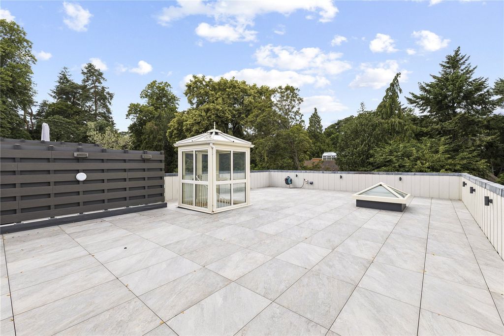 Property photo 2 of 21 Roof Terrace