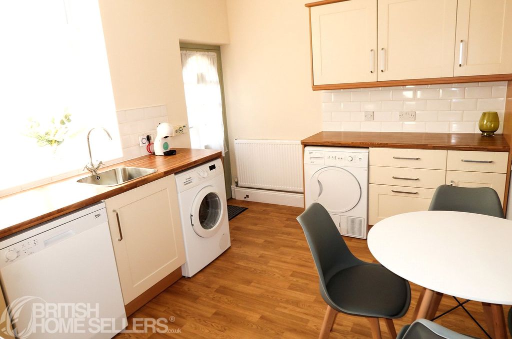 Property photo 2 of 17 Picture No. 10