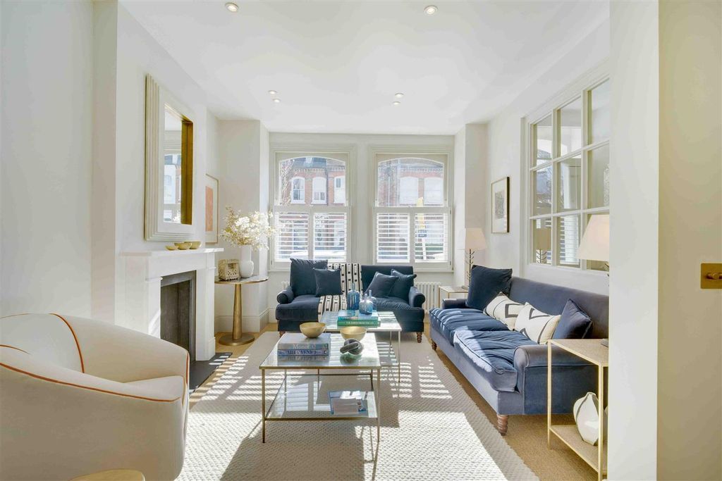 Property photo 2 of 31