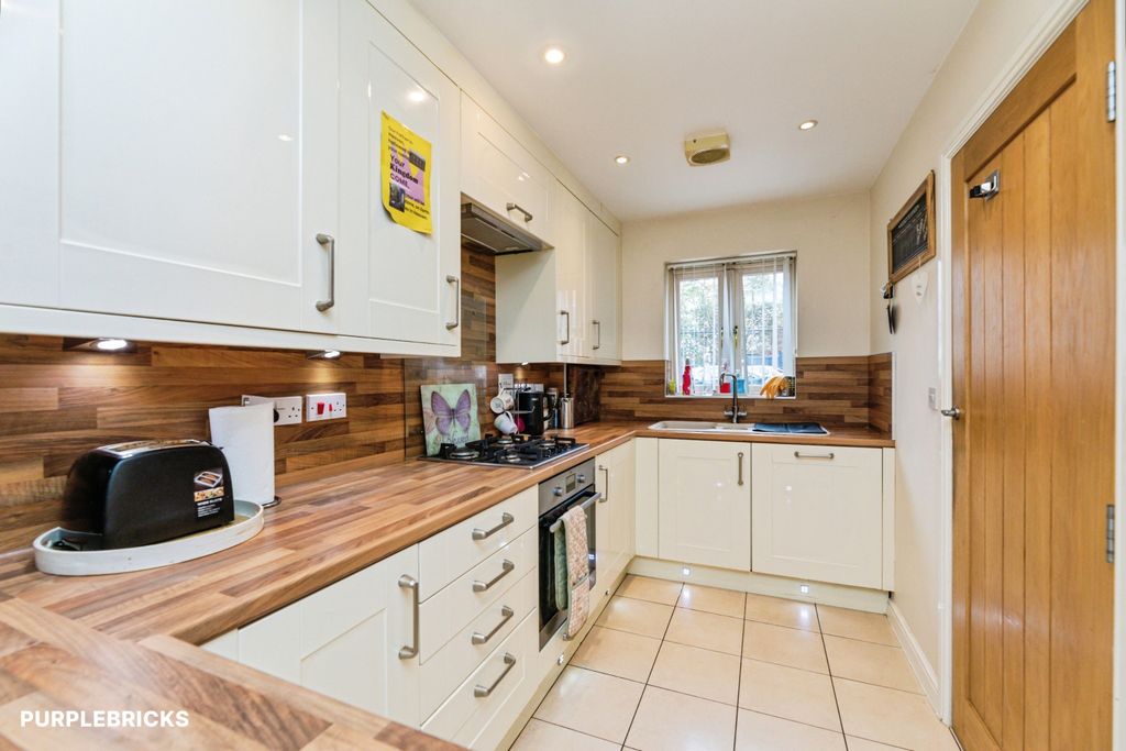 Property photo 3 of 34