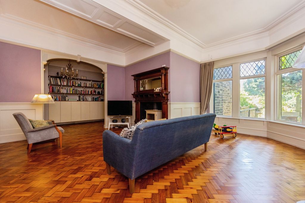 Property photo 2 of 19