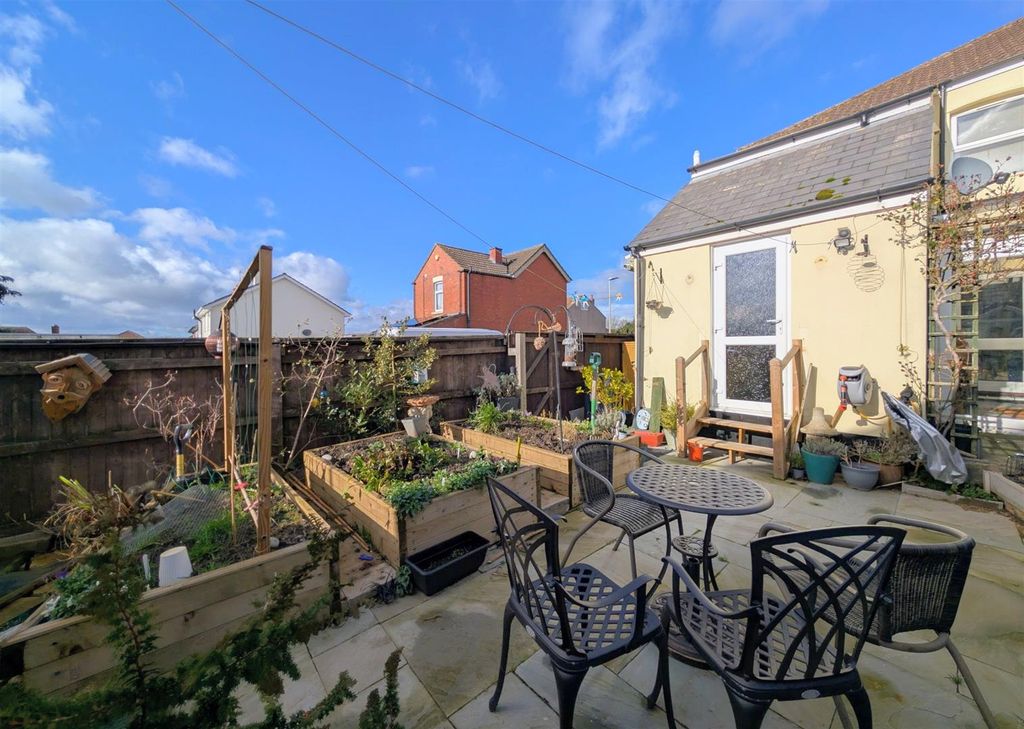 Property photo 3 of 11