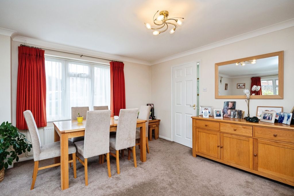 Property photo 3 of 19 Dining Area